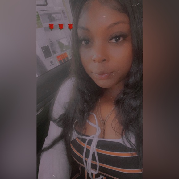 Meet your Posher, Ebonie - Picture 2 of 4